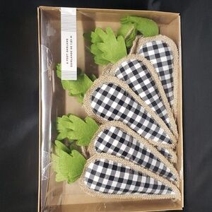 Rabbit Hill Farm NWT 6-foot Black and White Check Burlap Carrot Garland